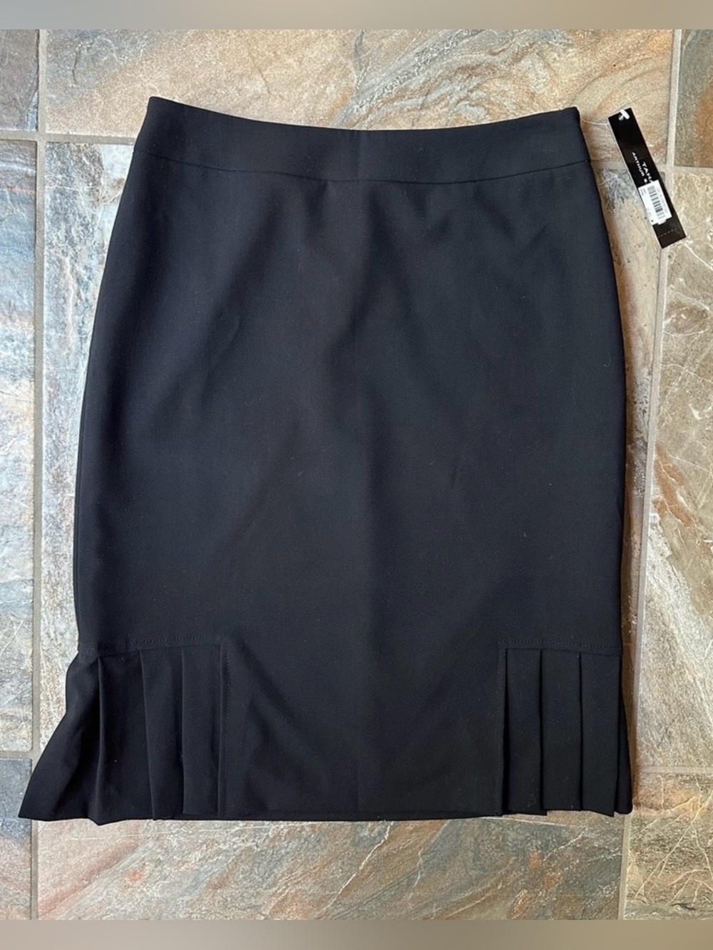 Tahari Arthur S. Levine Black Skirt Style Henry Size 2 NWT